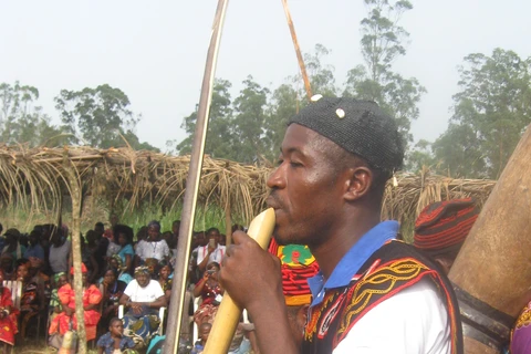 Ndong dance group